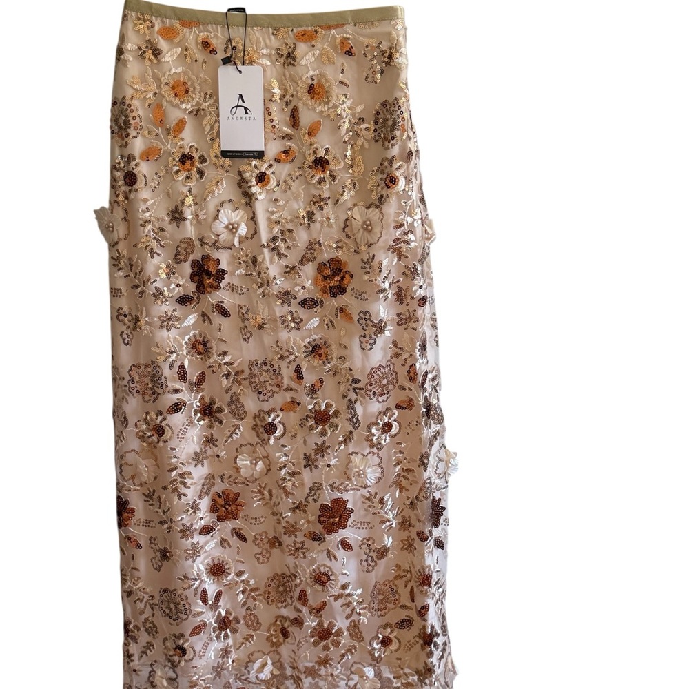 Chic Floral Embroidered Maxi Skirt - Picture 4 of 4